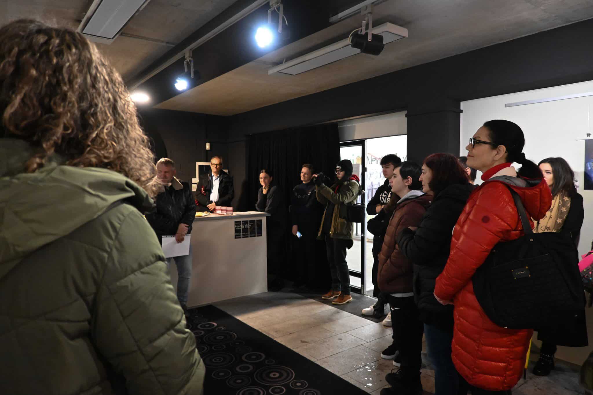 V galeriji Fbunker na ogled razstava najboljših fotografij natečaja Slovenska pregledna razstava mladinske fotografije 2023