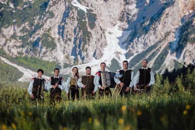 Noro vznemirljive zabave na Kopah se nadaljujejo tudi v januarju in februarju. Ta vikend zabava z Ansamblom Saša Avsenika