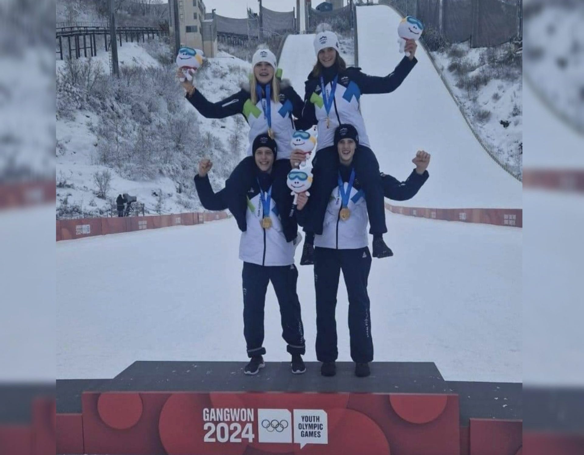 Slovenski skakalci na mladinskih olimpijskih igrah dosegli prvo ekipno zlato medaljo #utrinki