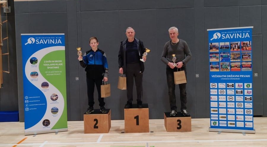 Veterani namiznoteniškega kluba Tempo zablesteli na novoletnem turnirju