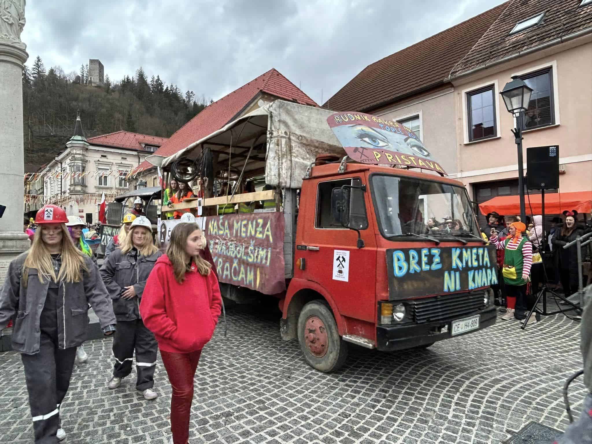 71. Pust Šoštanjski privabil in nasmejal številno množico #foto