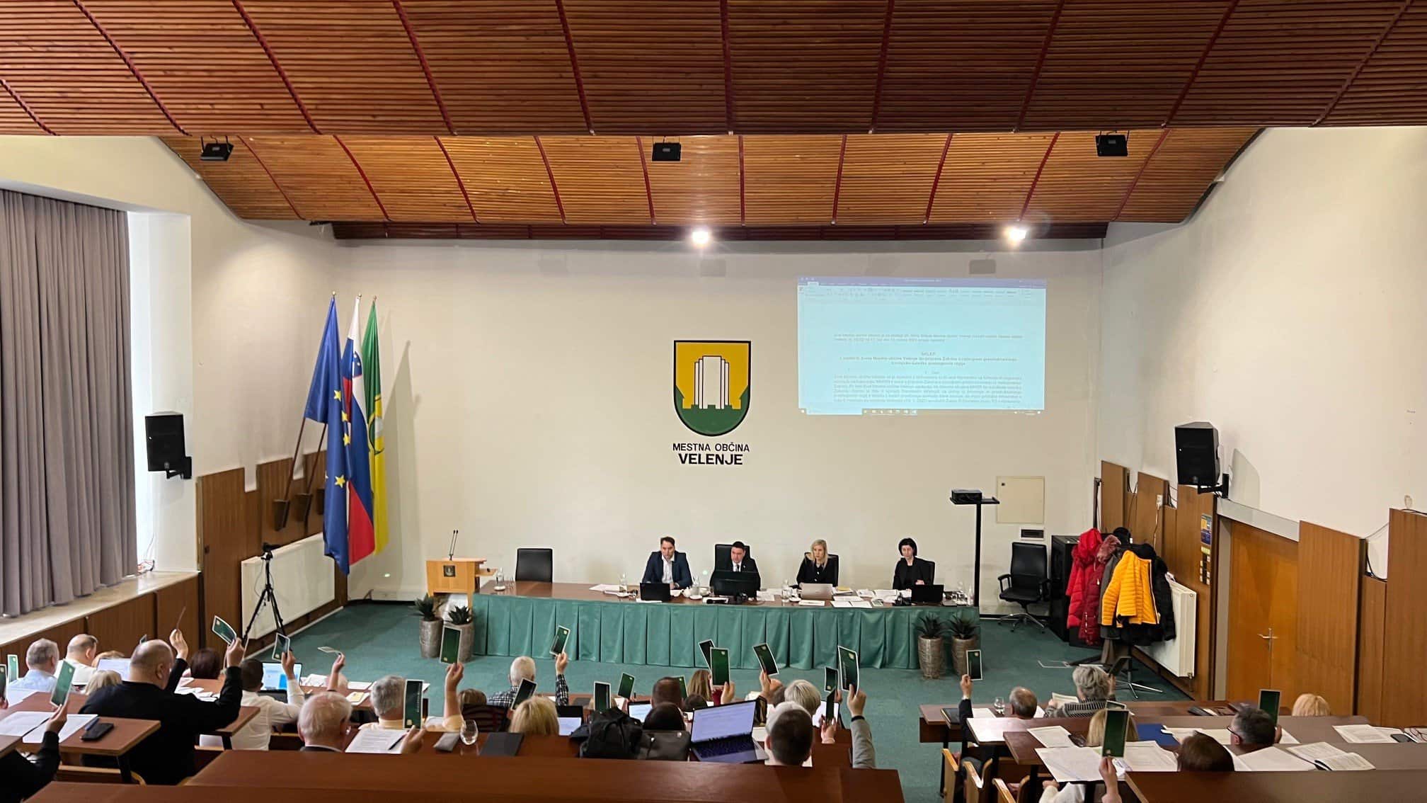 Vrata odpira prenovljena občinska sejna dvorana
