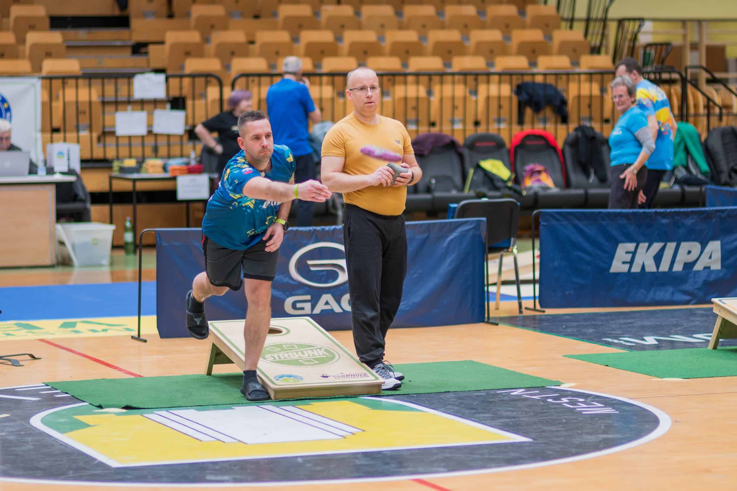 V Velenju je potekalo prvo Mednarodno tekmovanje v Cornholu ali po slovensko Štrbunku