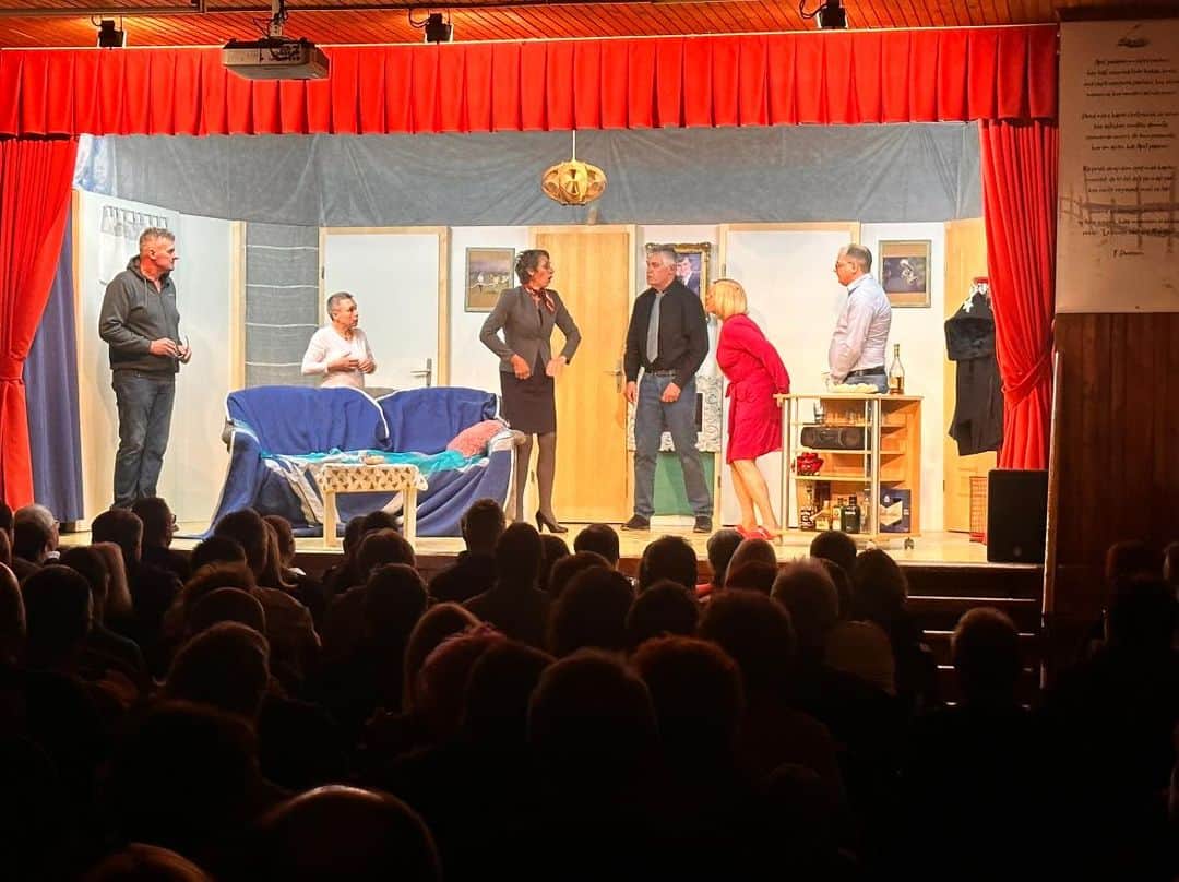 Vabljeni, da si ogledate še zadnjo predstavo Skok čez plot