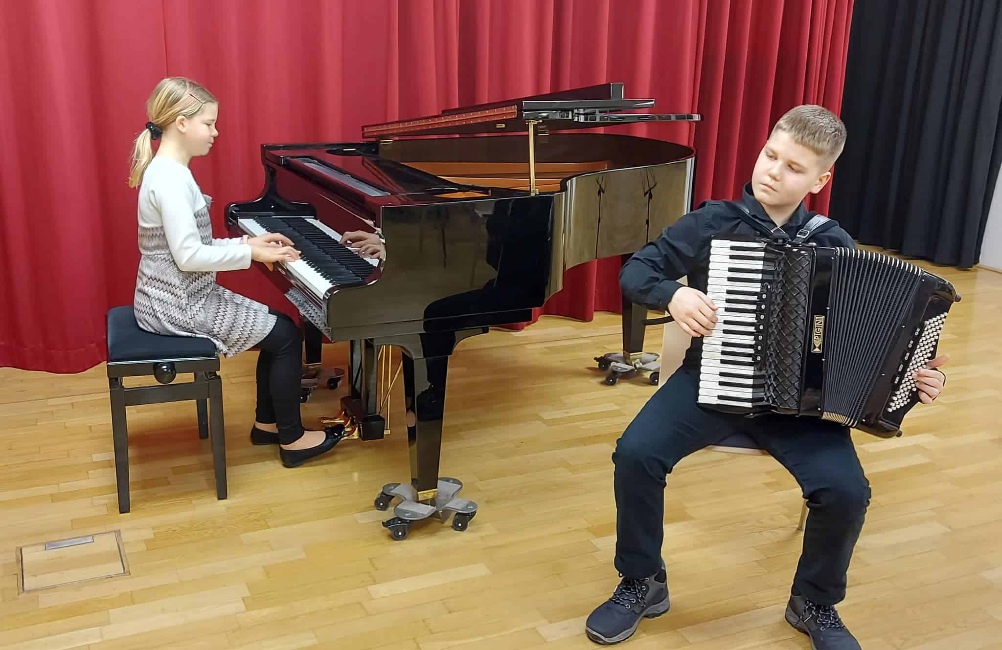 Glasbeni dueti velenjske glasbene šole ponovno navdušili na spletnem tekmovanju