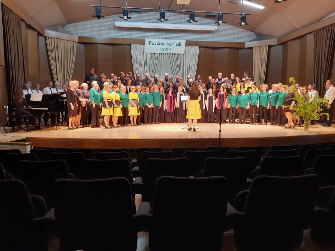Včeraj je v velenjski glasbeni šoli potekala prireditev "Pozdrav pomladi 2024", kjer so nastopili številni pevski zbori