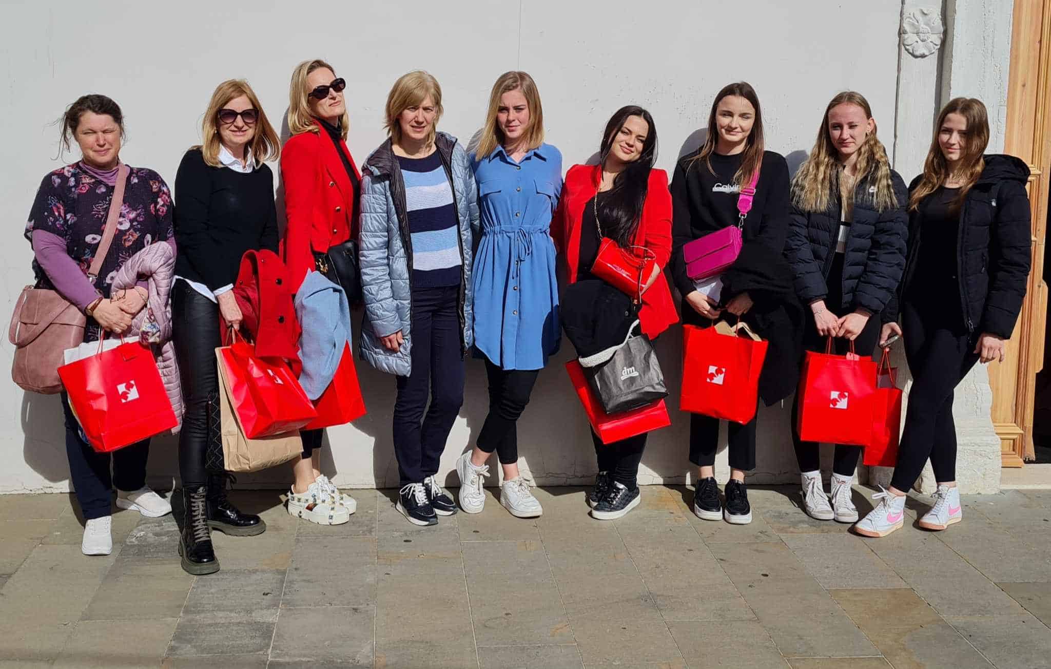 Dijaki ŠSD so uspešno tekmovali na državnem tekmovanju v tehniki prodaje