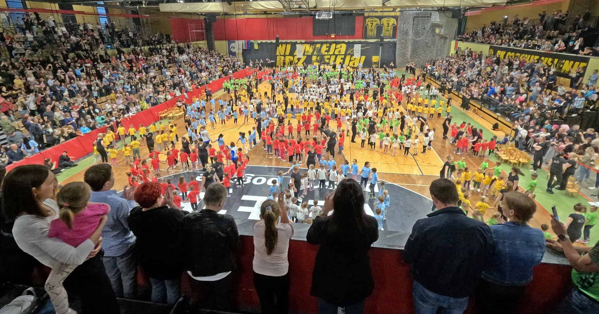 V Rdeči dvorani zaplesalo 900 otrok
