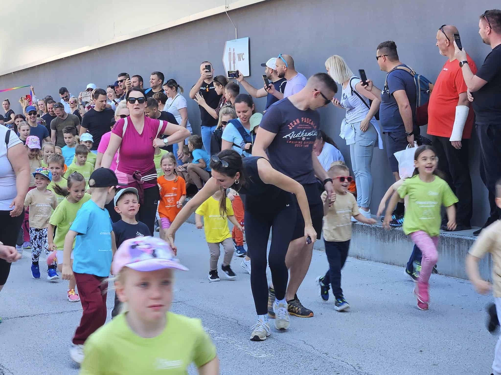 Na dobrodelnem teku OTROK OTROKU razdelili številne donacije med dobrodelne organizacije, zbrane pa je navdušil Challe Sale
