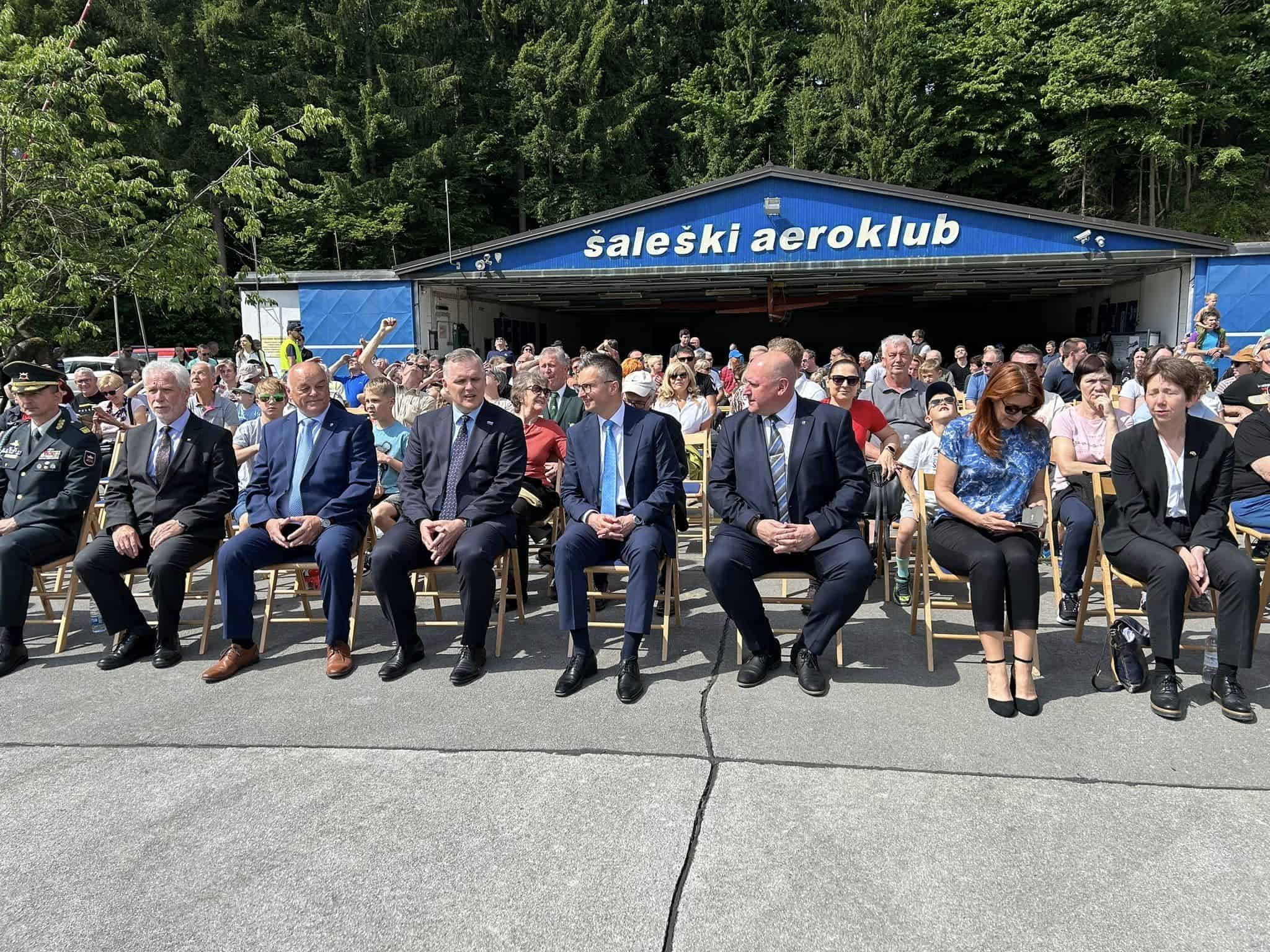 V Lajšah je včeraj potekala slovesnost v počastitev dveh zavezniških posadk ob 80. obletnici strmoglavljenja