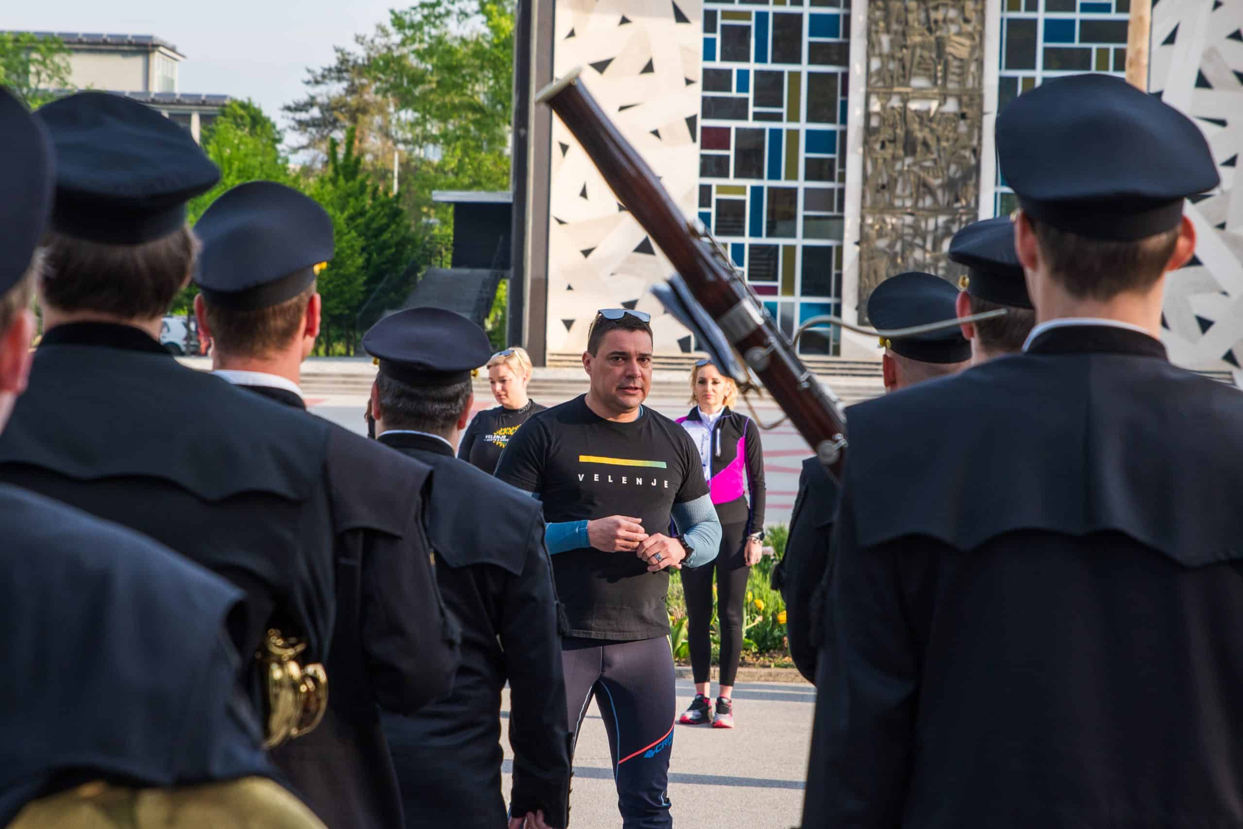 Današnji praznik dela se je začel z budnicami in nadaljeval s prvomajskimi srečanji po državi #foto