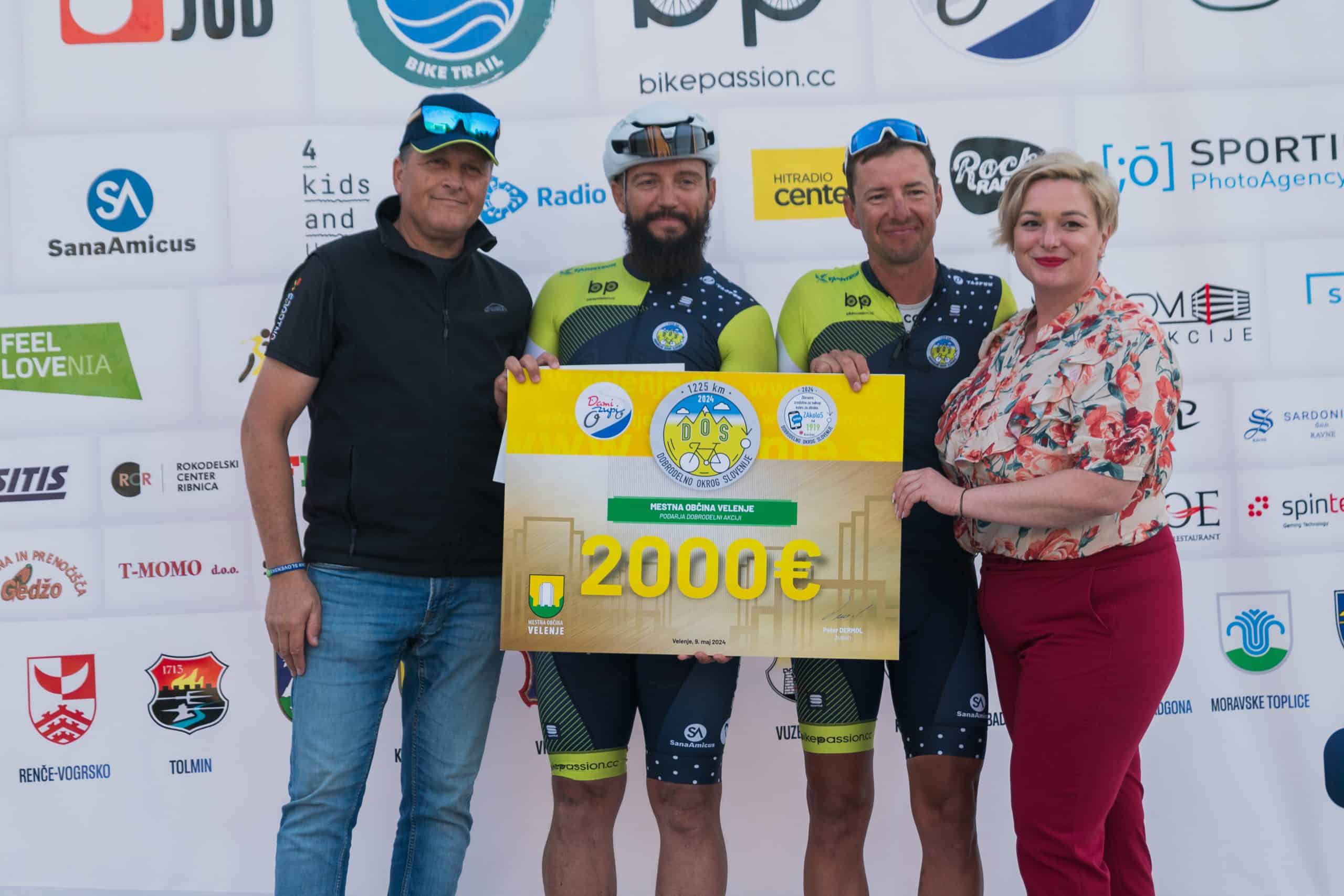 Včeraj je v Velenju potekal sprejem za kolesarje akcije “Dobrodelno okrog Slovenije” #foto #video