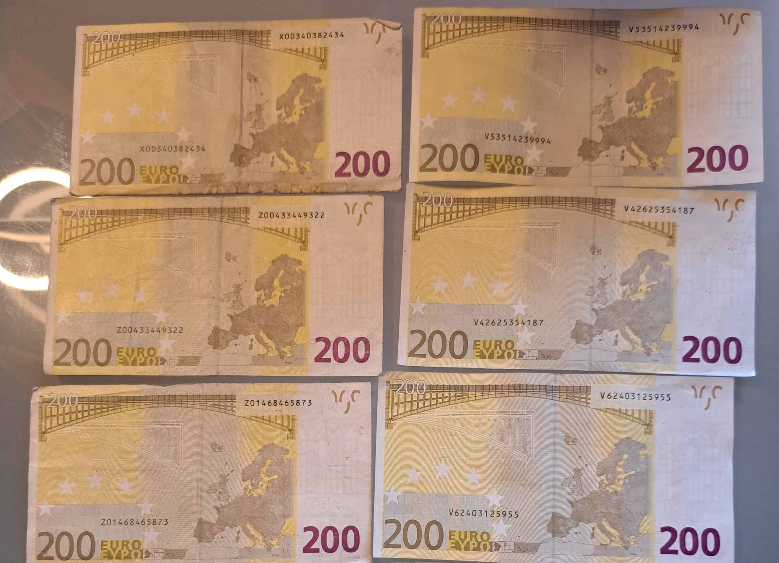 Moškima, ki sta unovčevala ponarejene bankovce, odrejen pripor