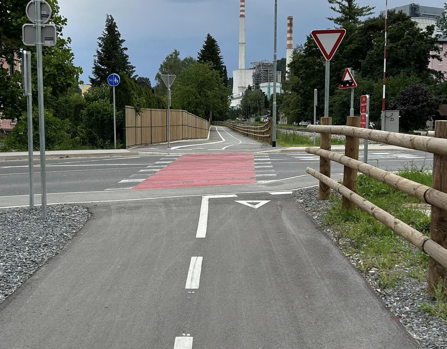 Predstavniki Direkcije RS za infrastrukturo so si v Šoštanju ogledali državno kolesarsko povezavo