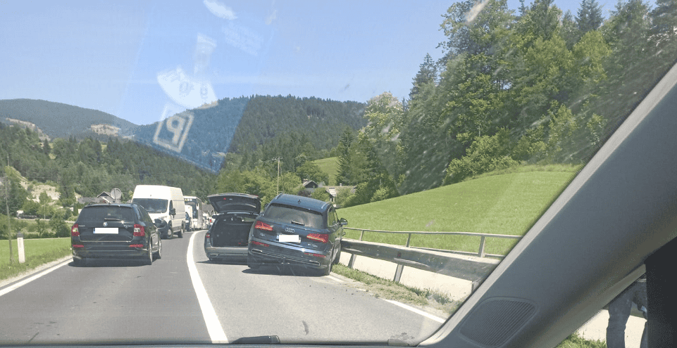 Obvestilo: Prišlo je do prometne nesreče v Doliču