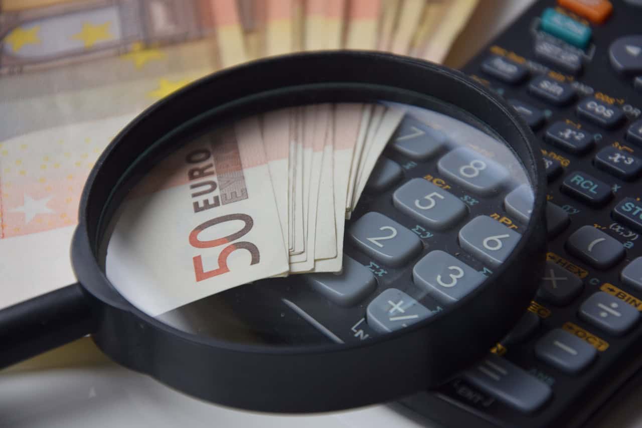 Proračunski primanjkljaj v petih mesecih znašal 890 milijonov evrov