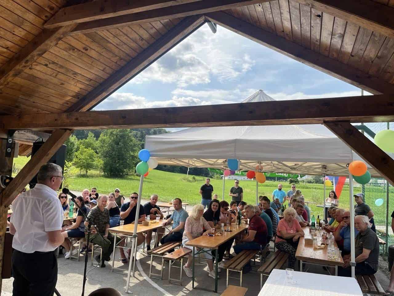 V Paški vasi odprli urejeno športno igrišče