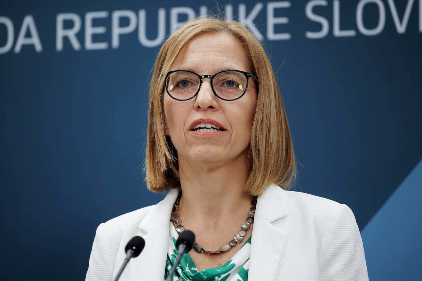 Prevolnik Rupel obiskala bolnišnico Topolšica, kjer si je ogledala prostore, novo opremo in nov aparat za CT