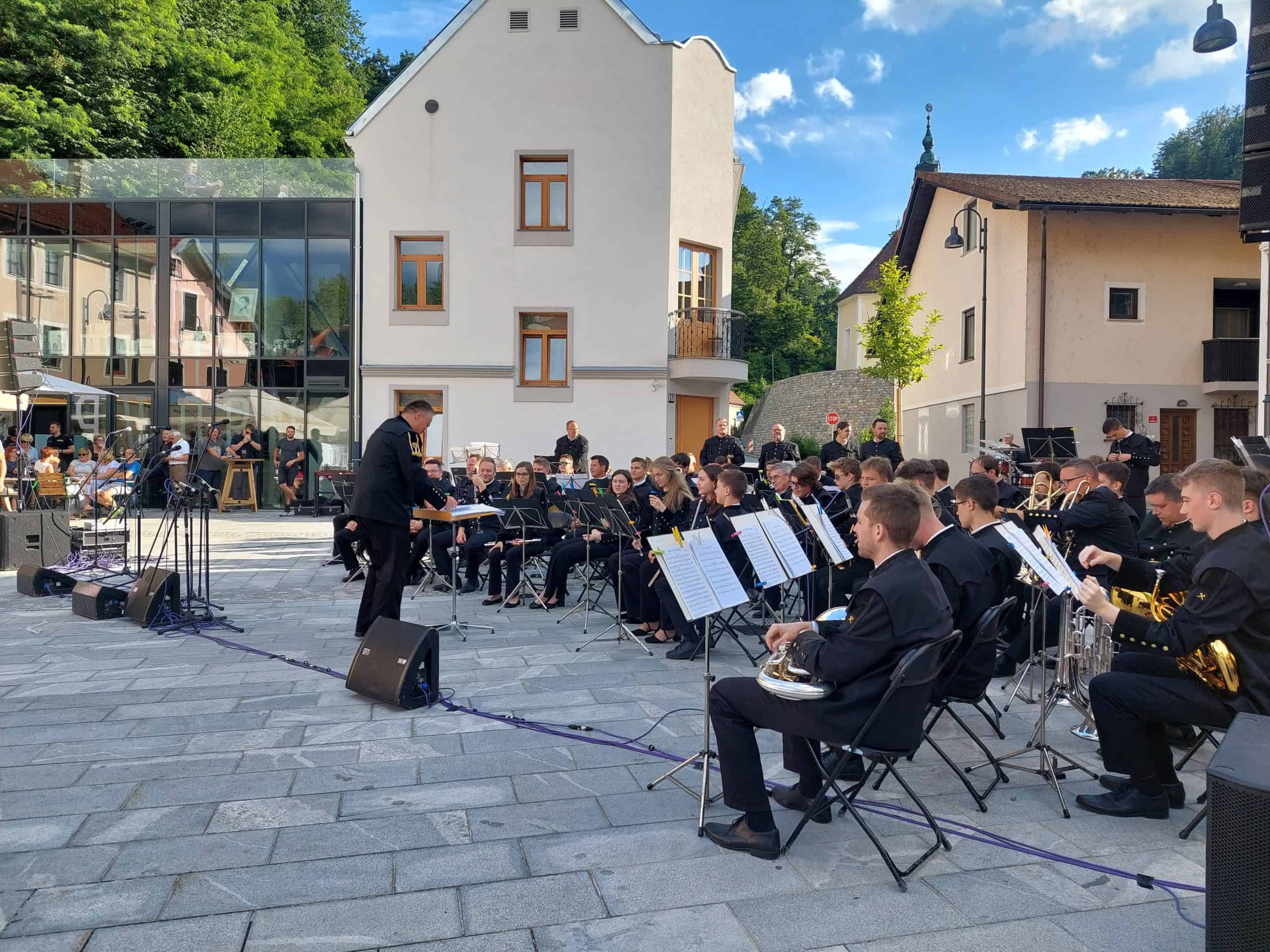 Pihalni orkester Premogovnika Velenje z gosti zaigral v čast rudarskemu prazniku