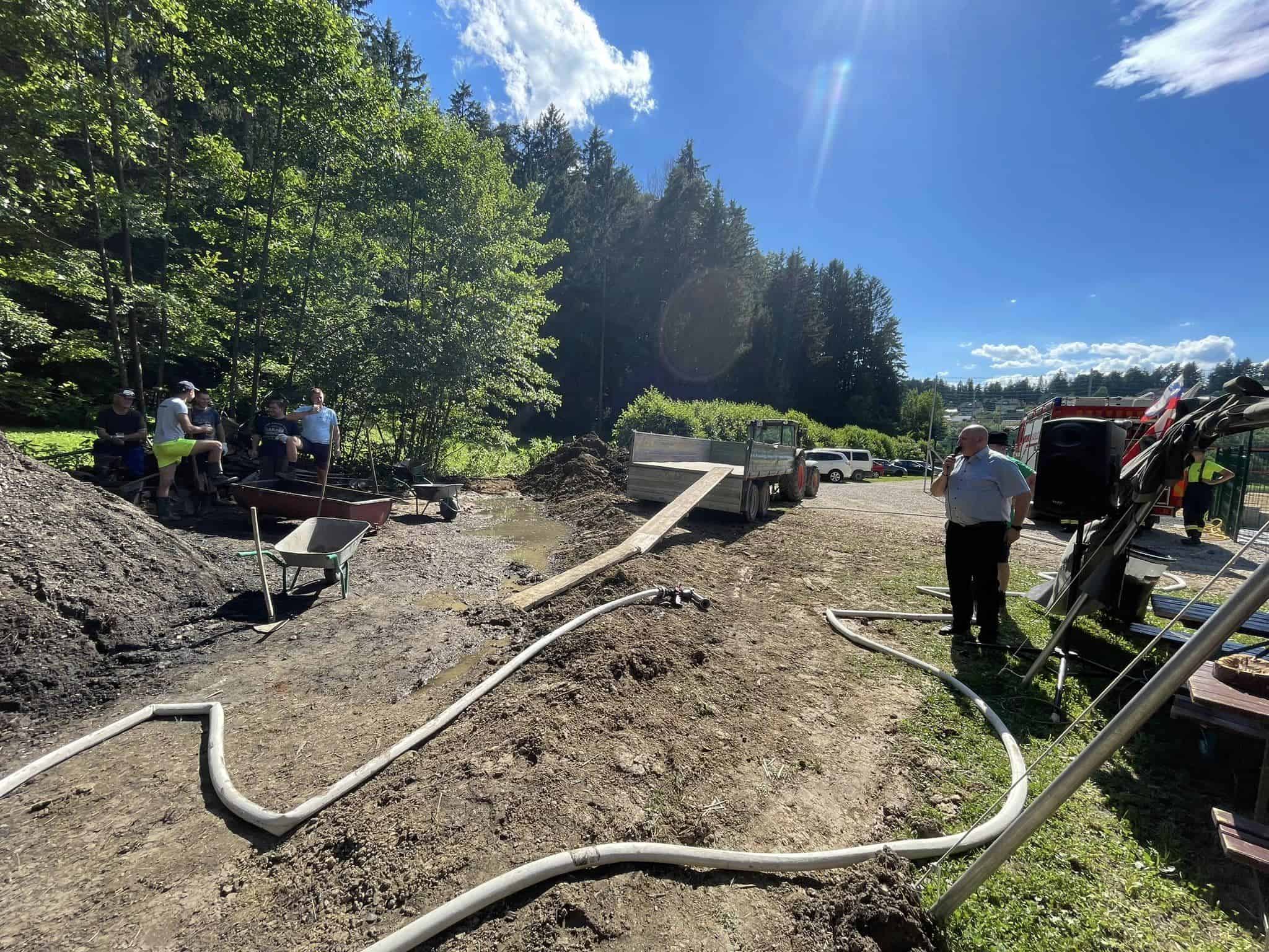 Obuditev stare tradicije s trdim delom in predanostjo: V Ravnah pri Šoštanju podrli oglarsko kopo, ki je tlela 14 dni