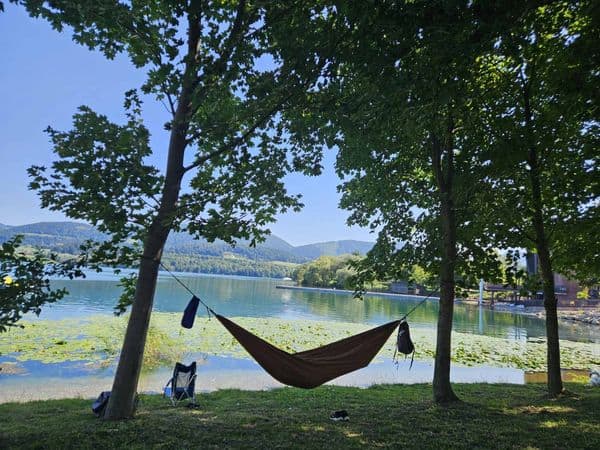 Rezultati analize kakovosti vode Velenjskega jezera: Odlični pogoji za uživanje v vodnih aktivnostih