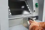 V OTP banki opozarjajo na primere zlorab plačilnih kartic na bankomatih