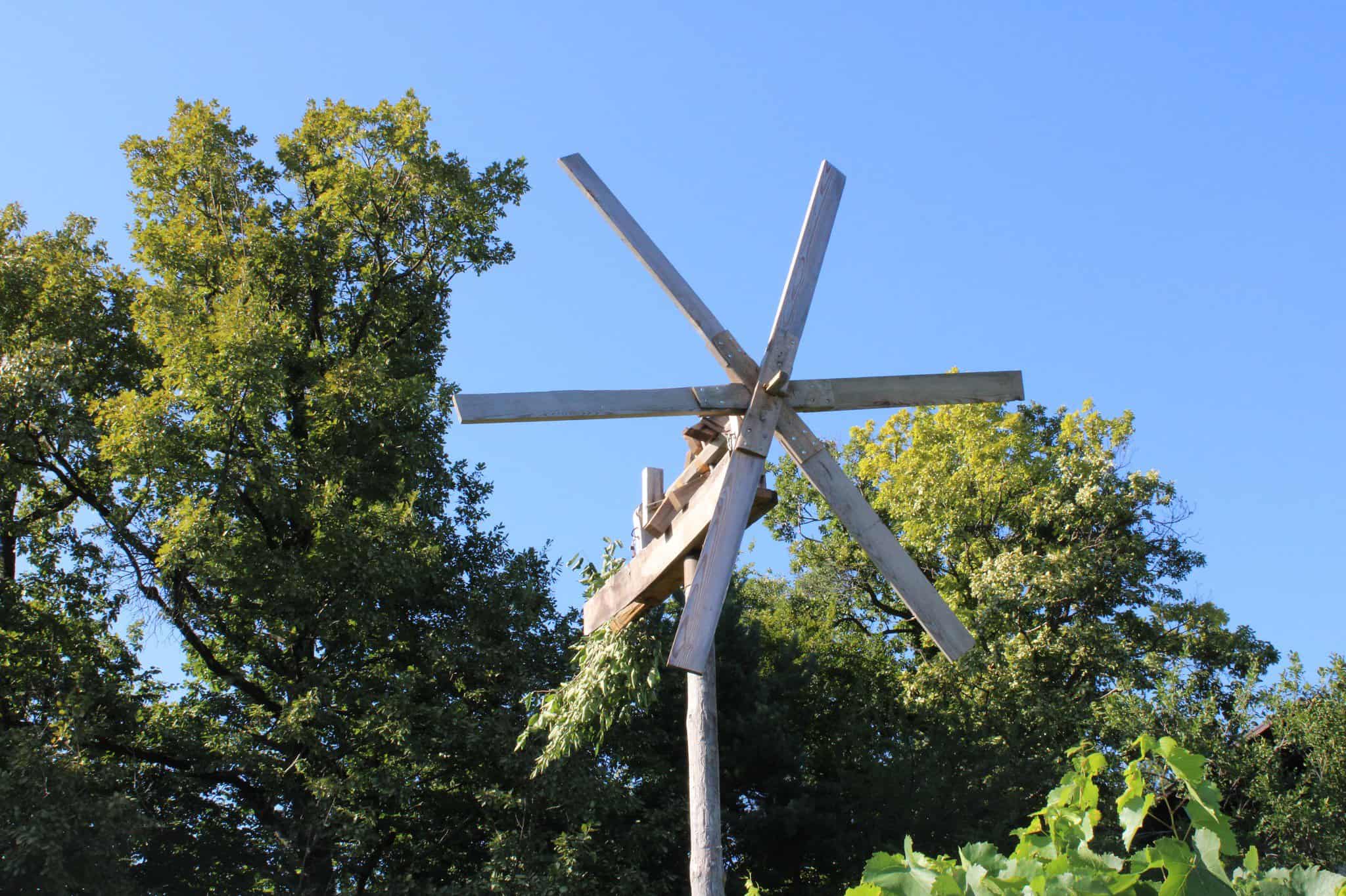 Obujanje vinogradniške dediščine: Šesto postavljanje klopotca v Šmartnem ob Paki