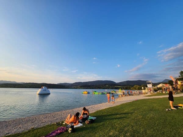 Velenjsko jezero: Meritve kakovosti vode zagotavljajo varno kopanje