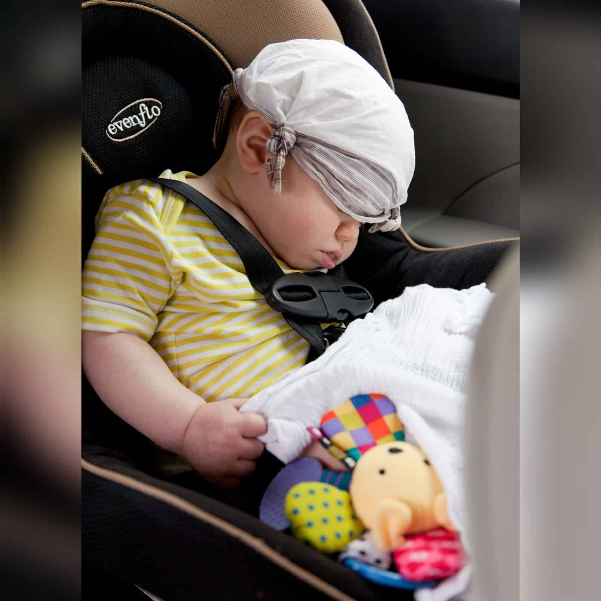 Strokovnjaki pozivajo k uporabi otroških sedežev v vozilih in ustrezni pripetosti otrok