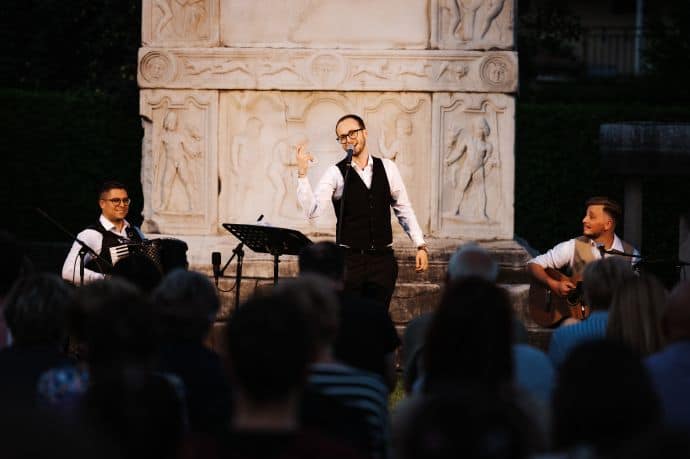 Danes: Večer šansonov z zasedbo Šansonet