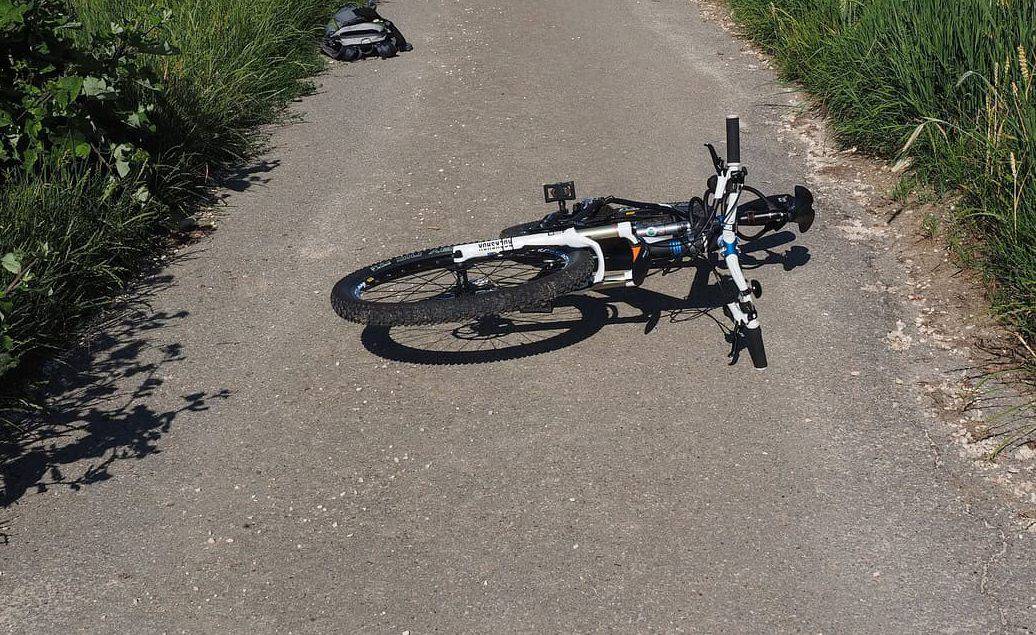 Na cesti Sleme - Smrekovec padel kolesar in se huje poškodoval