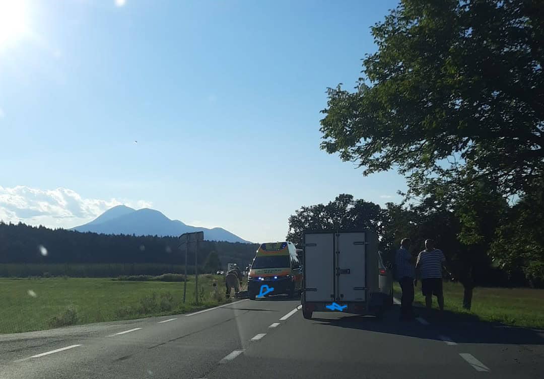 Zaprta glavna cesta Slovenj Gradec - Mislinja zaradi prometne nesreče