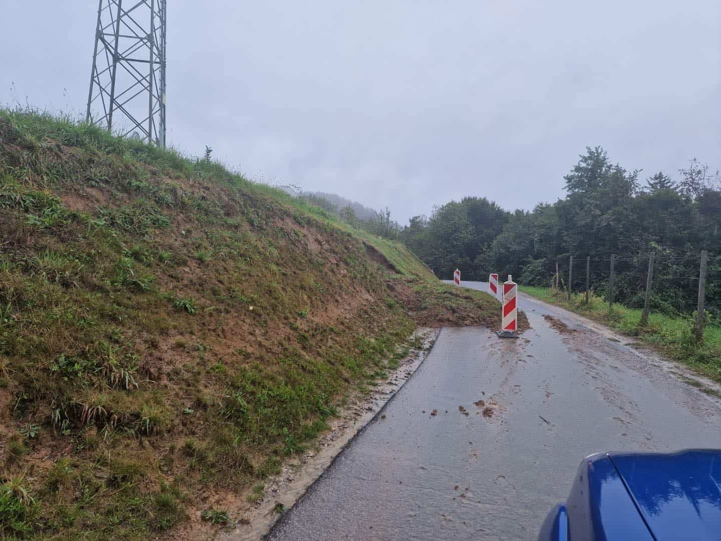 Zaradi plazu delna zapora ceste Zg. Laze - Sp. Laze