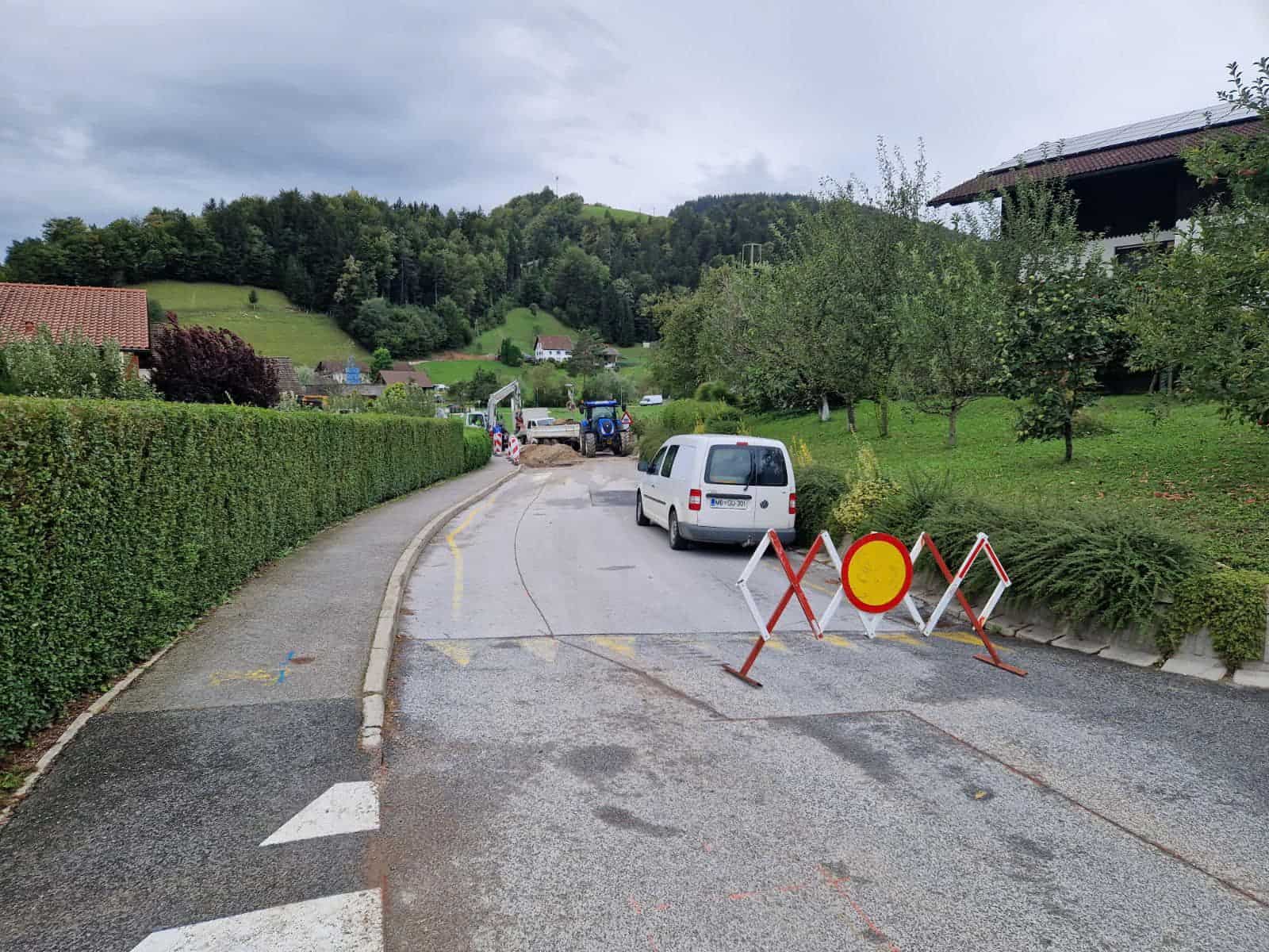 Zaprt del ceste v Pohrastniku