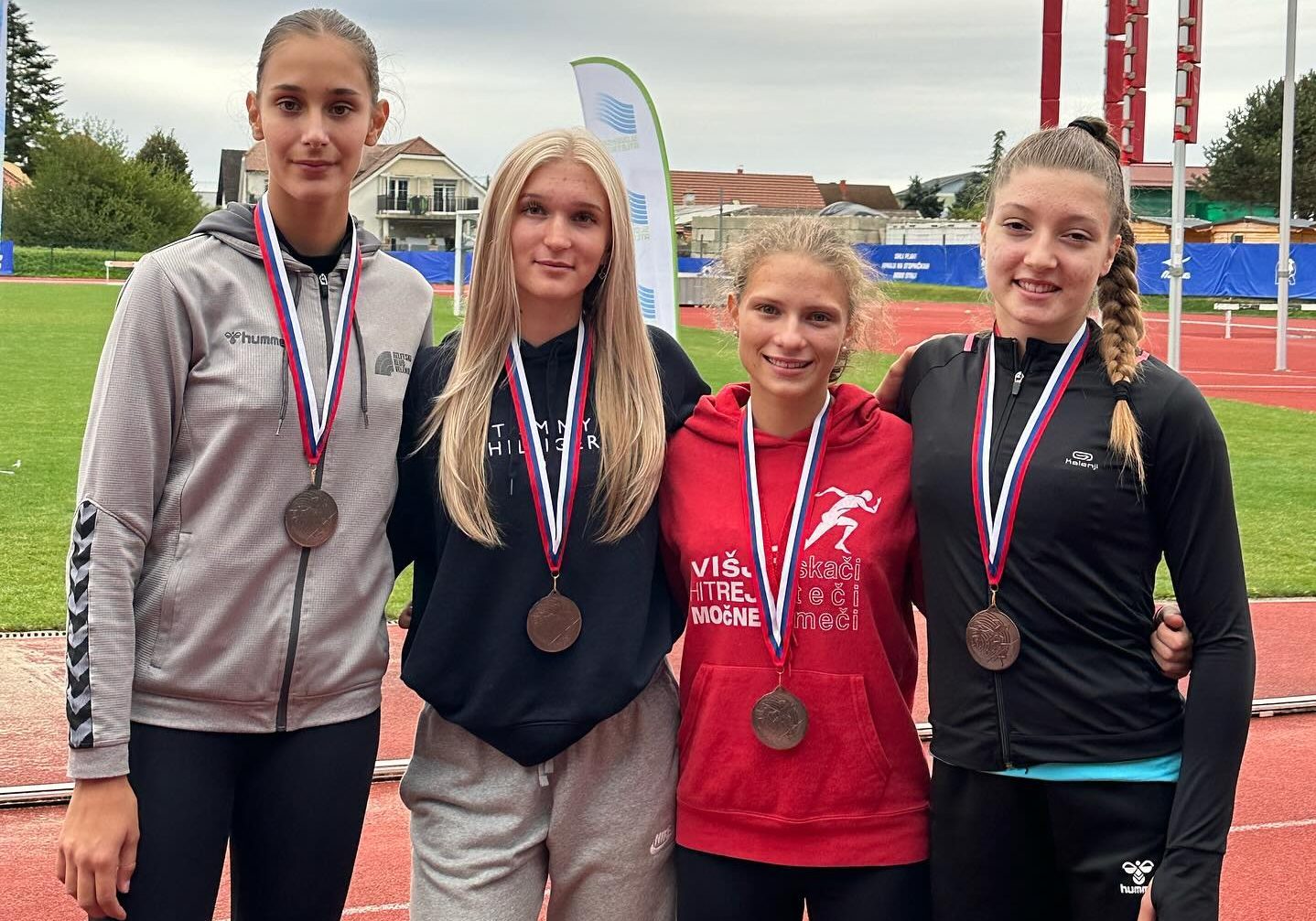 Izjemni uspehi velenjskih atletinj na Prvenstvu Slovenije: Kar štirikrat stopile na najvišjo stopničko zmagovalnega odra