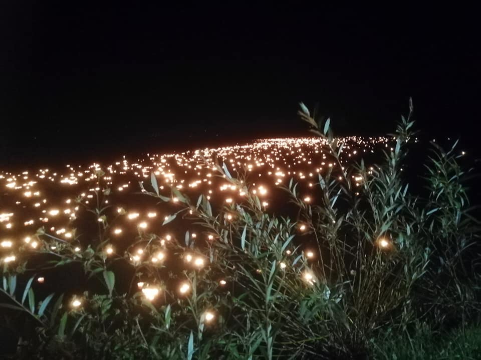 Tudi letos bo Družmirsko jezero v spomin na potopljeno vas, zasijalo v soju tisočerih lučk