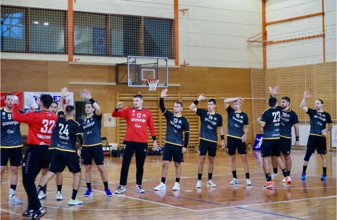 Državni prvaki uvodoma le do točke