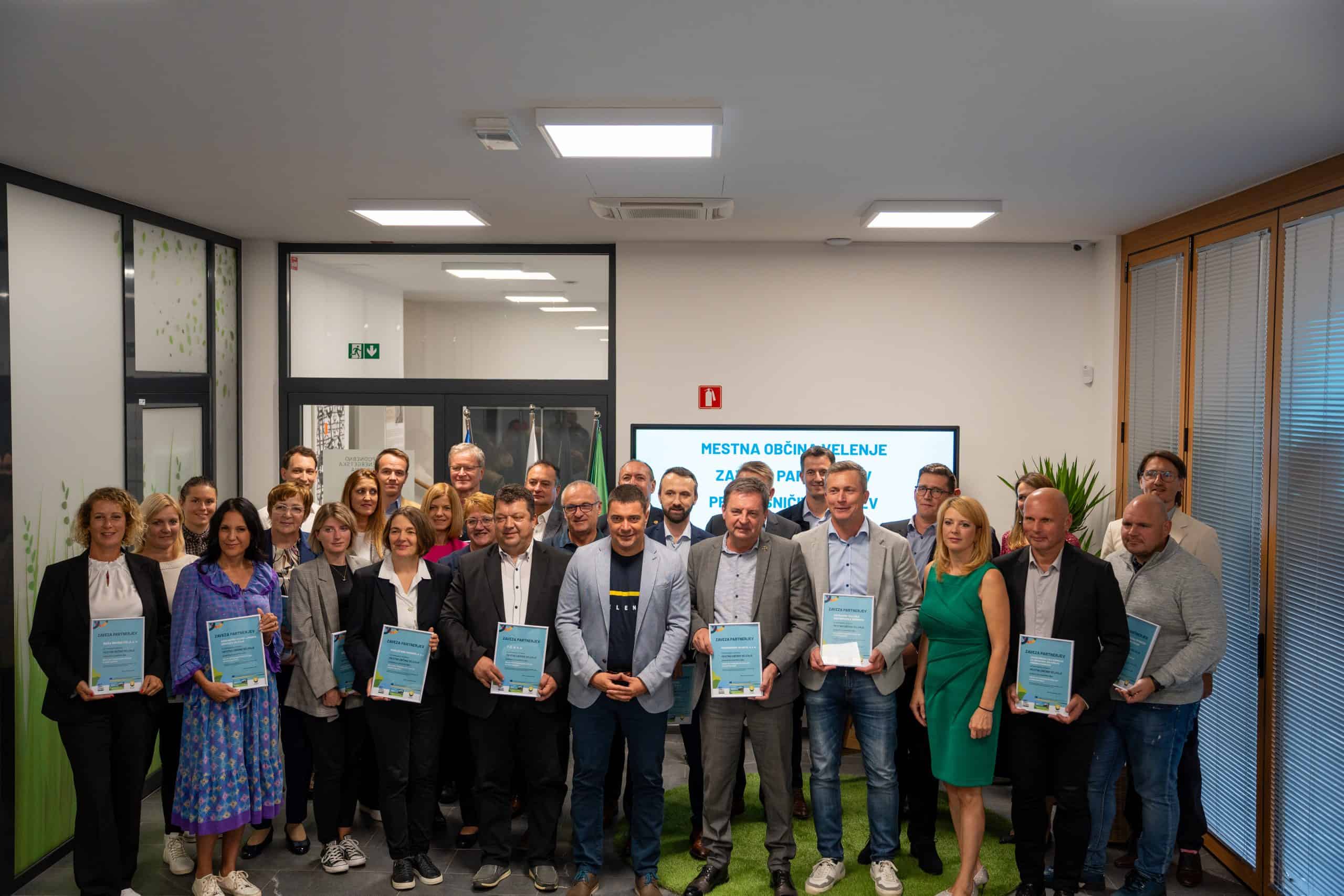 (VIDEO) Potrdili podpise zaveze za uresničitev ciljev Misije 100