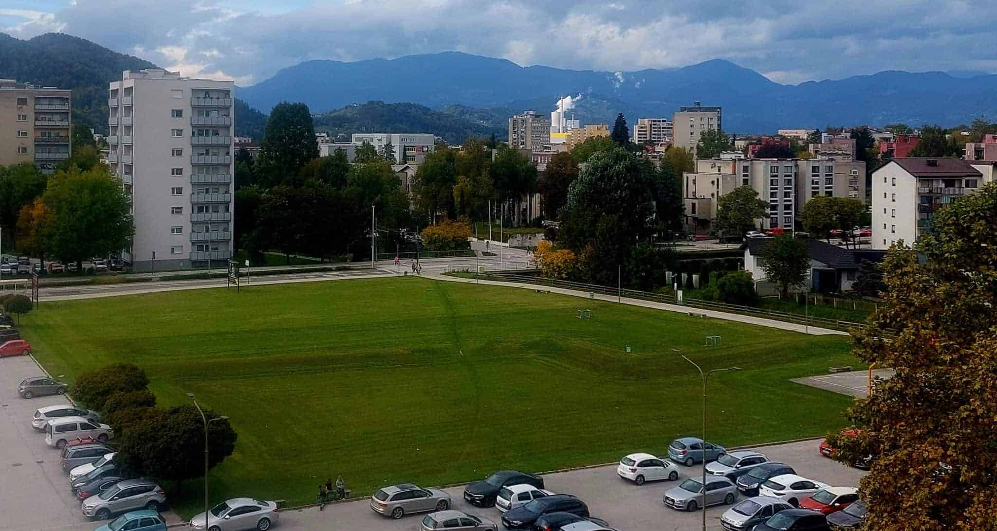 Zemljišče za stanovanjsko gradnjo za Pošto ima novega lastnika