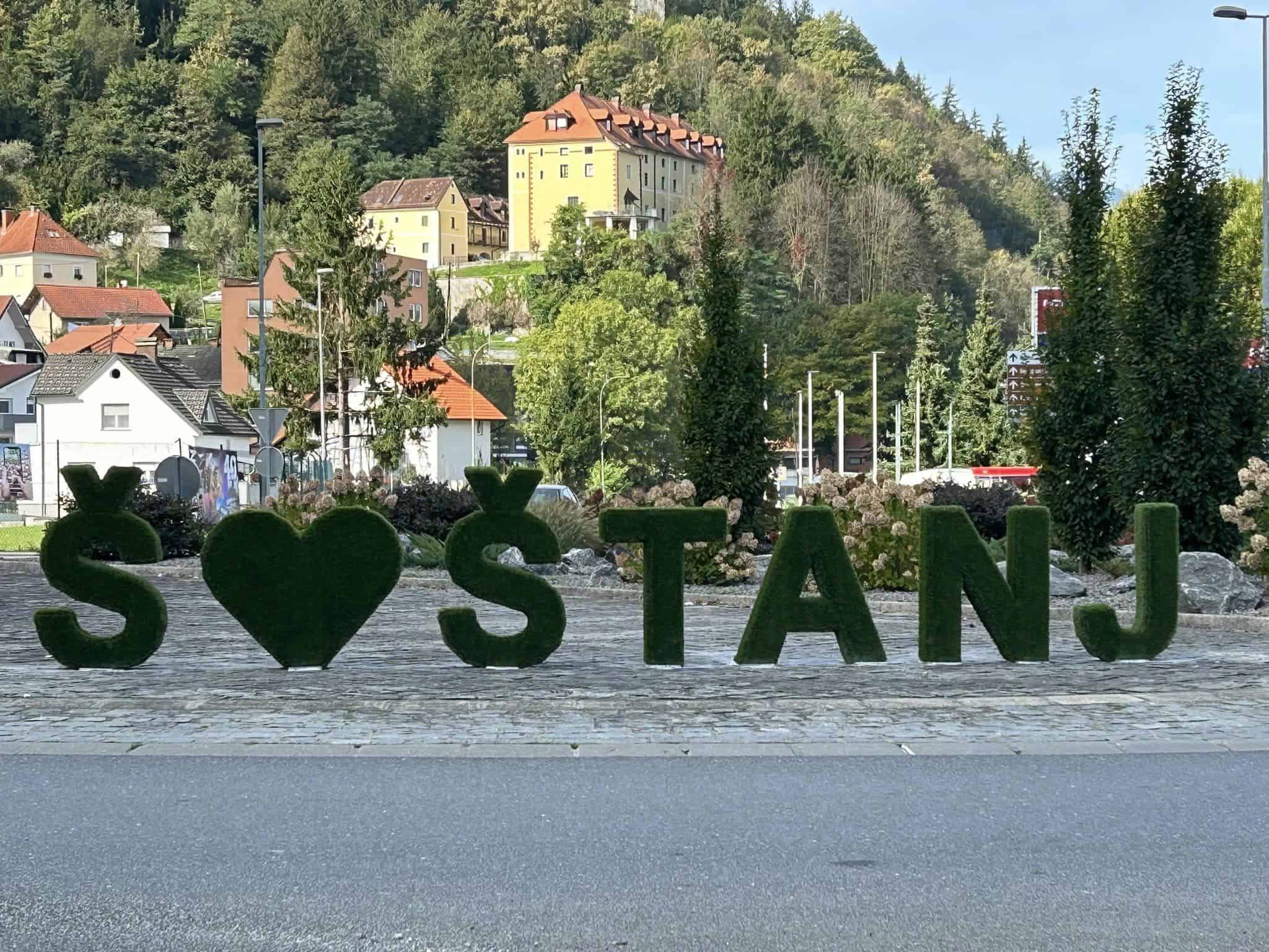 Krožišče v Šoštanju krasi nov napis #utrinki