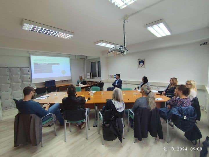 Pred vrati glavna kurilna sezona: Komunalno podjetje Velenje skupaj z upravniki stavb o možnih prihrankih toplotne energije