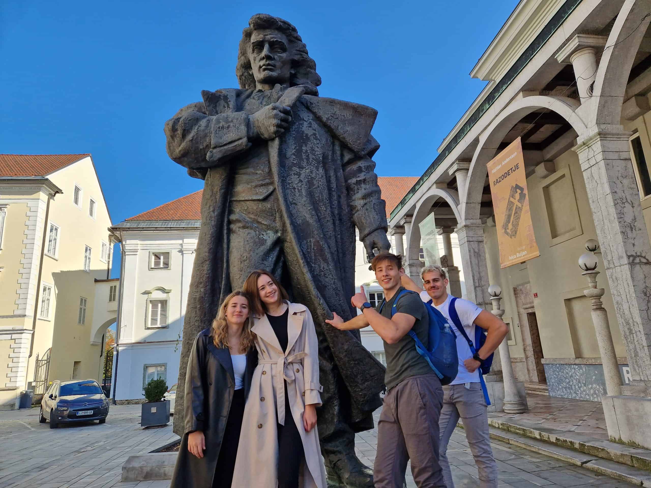 Dijak ŠCV-ja navdušil s turističnim vodenjem po starem Kranju in osvojil bron