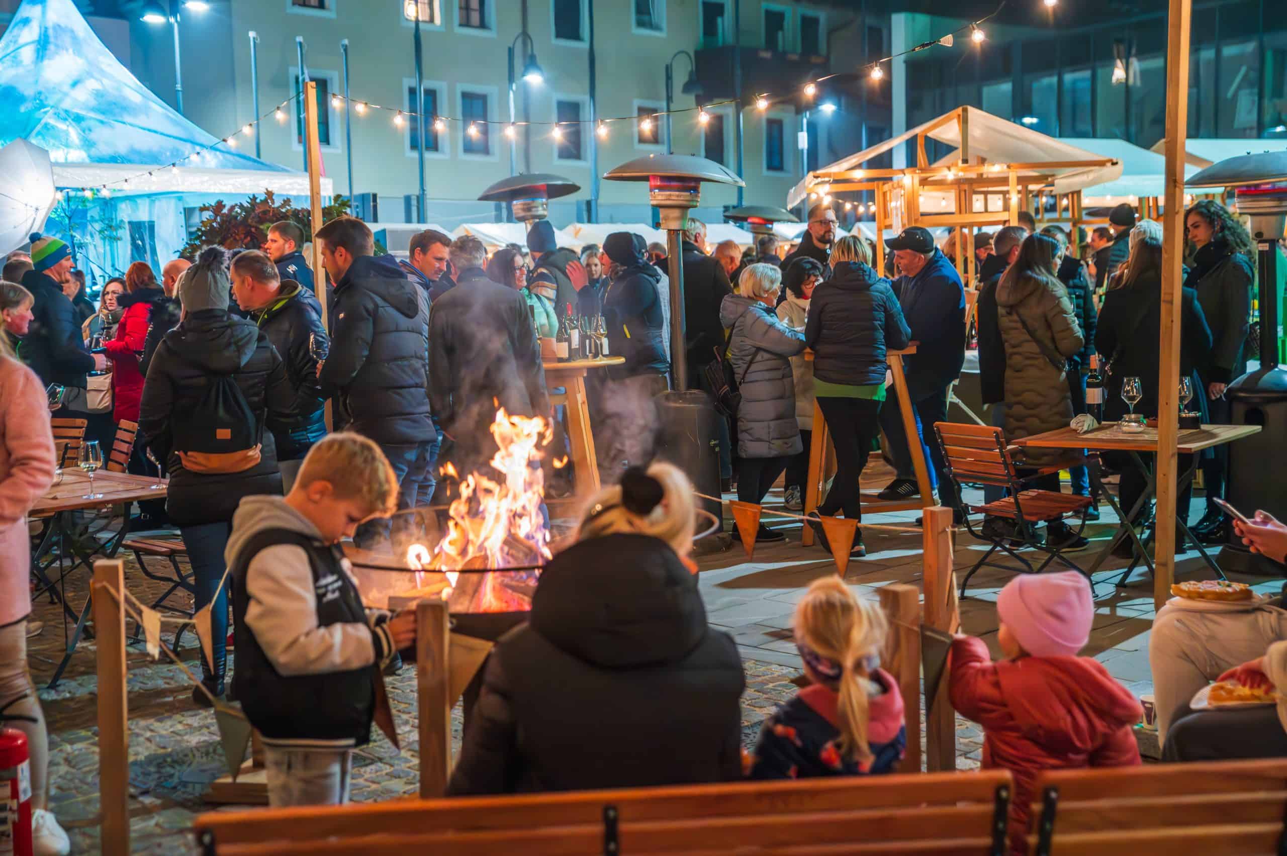 (FOTO in VIDEO) Martinovo vzdušje zajelo  starotrško jedro
