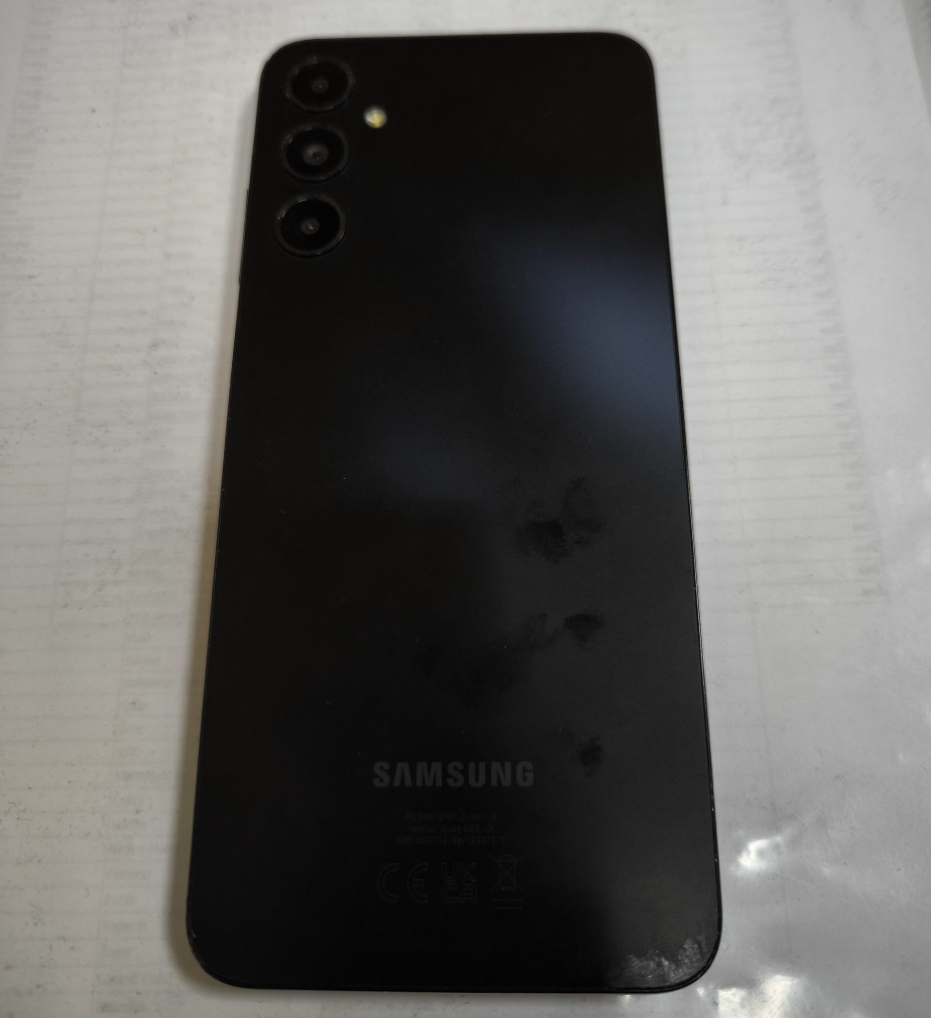 V Žalcu najden mobilni telefon znamke Samsung, hranijo ga na PP Žalec