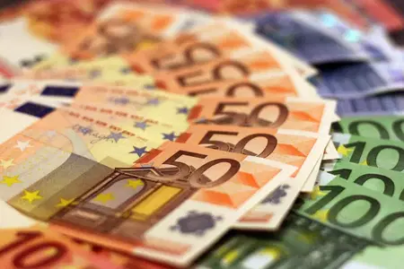 Državni proračun avgusta s približno 90 milijonov evrov presežka