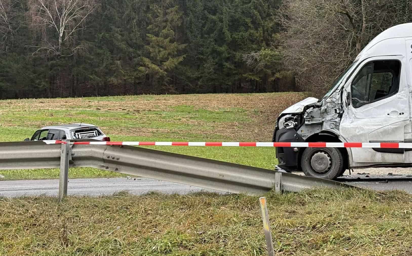 Zaradi prometne nesreče zaprta cesta Arja vas - Velenje