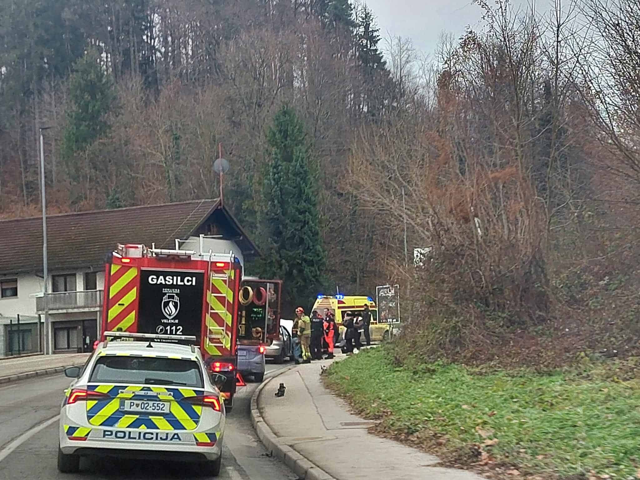 Previdno: Prometna nesreča na Žarovi cesti