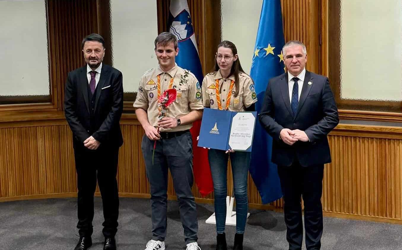 Rod Jezerski zmaj ob mednarodnem dnevu prostovoljstva prejel plaketo Državnega sveta