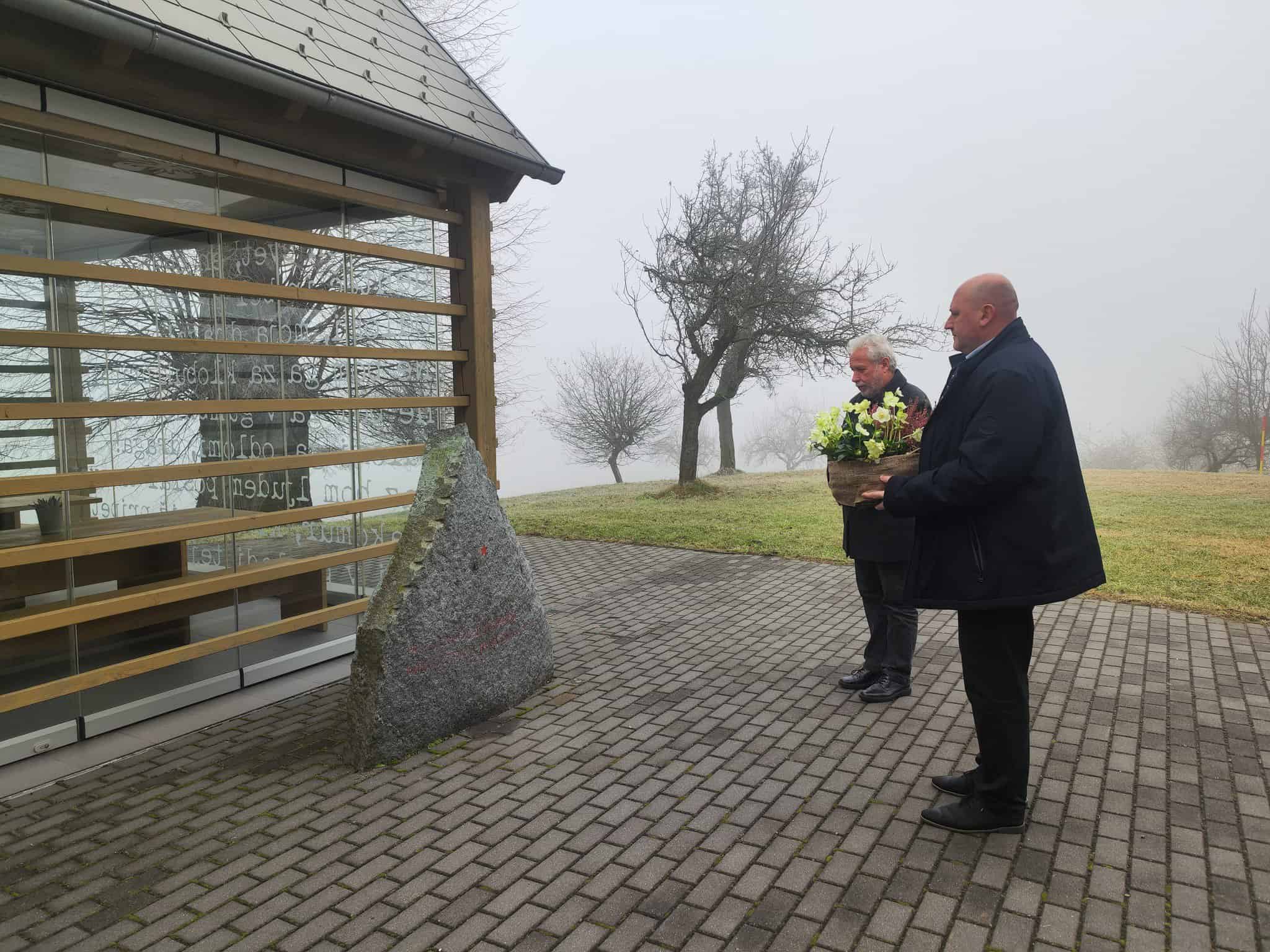 Na današnji dan se je rodil slovenski pesnik in narodni heroj Karel Destovnik – Kajuh