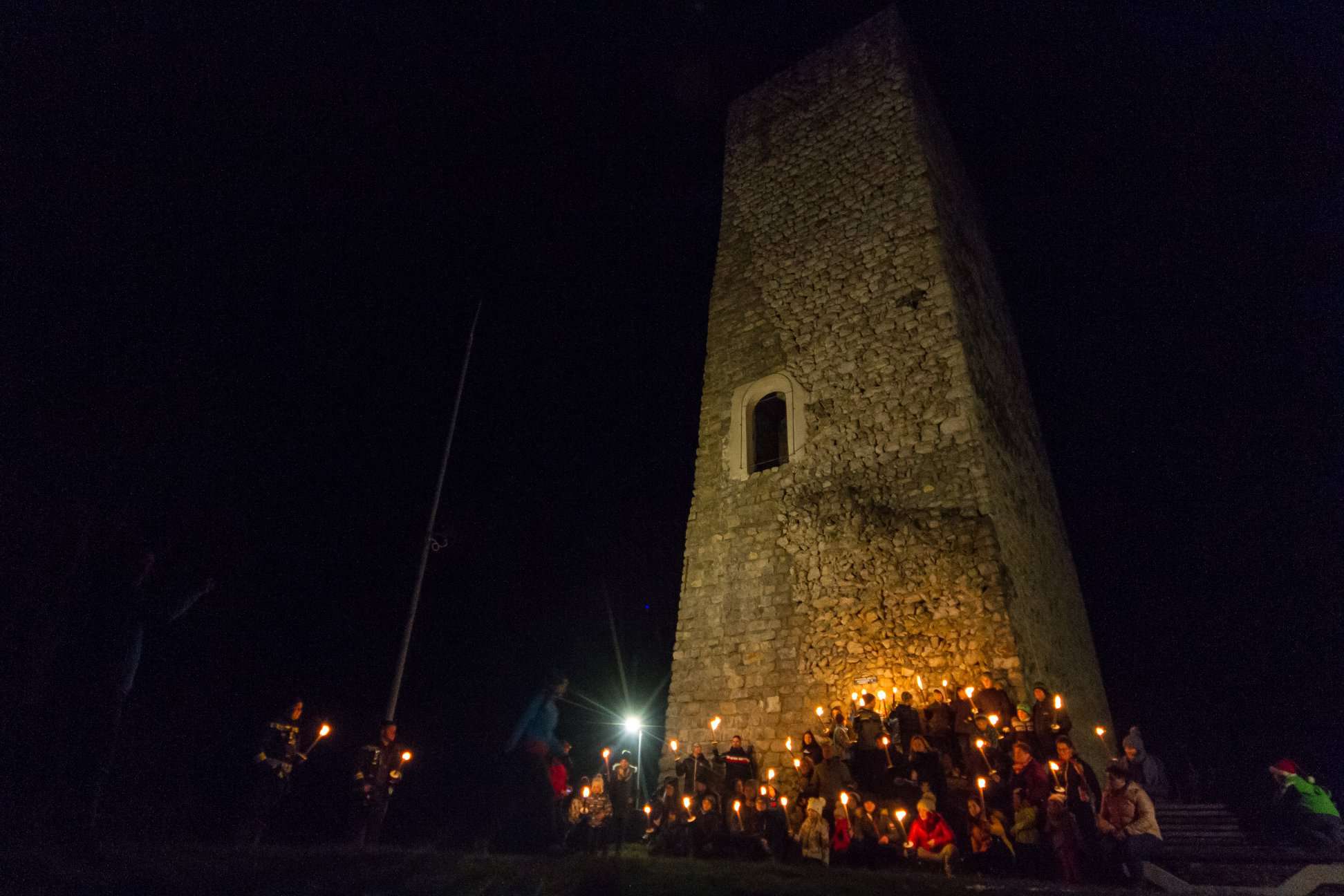 KS Šoštanj vabi na pravljični pohod z baklami, pride tudi Božiček